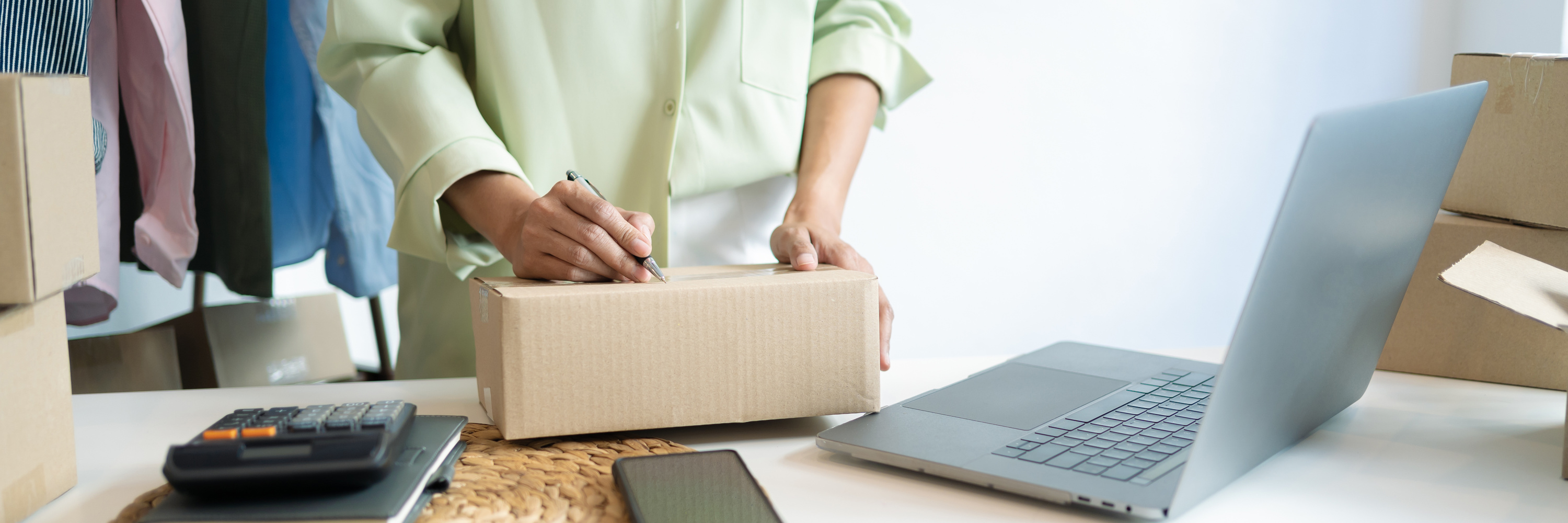 Business Owner Packing Cardboard Box for Shipping 